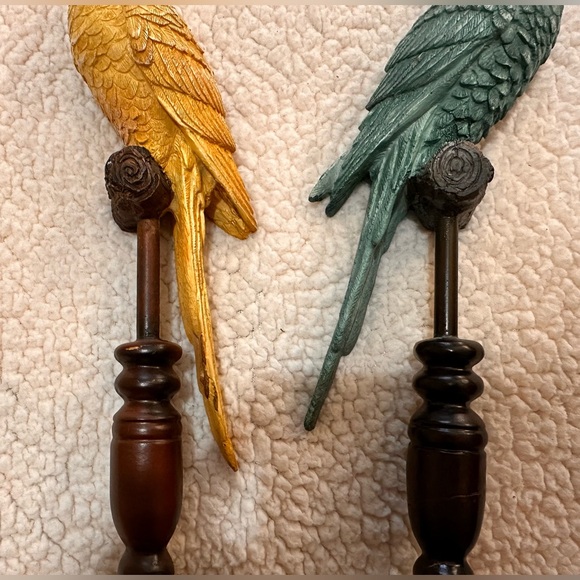 Resin birds teal parrot and yellow cockatiel on wooden roosts with felt base - Picture 12 of 16